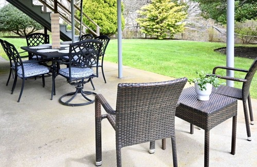 Silver Beach House | S.S. Escape | Walk to Beaches | Newly Renovated | Dog Friendly