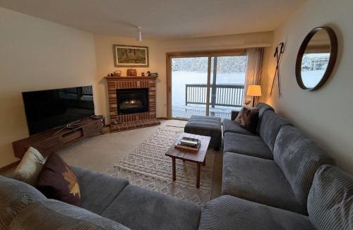 Carroll Apartment | S27 Family style Bretton Woods condo - close to Mt Washington hotel in Cog