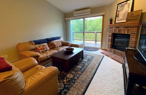 Carroll Apartment | S38 Great location for your White Mtns getaway, close to Cog, Mt Washington Hotel, 1 min to skiing!