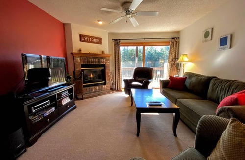 Bretton Woods Apartment | S4 Ski Slope Views! Bretton Woods condo with easy access to Mt Washington, Skiing, White Mountains!