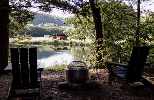 North Woodstock RV Rental | Safari Tent Site 6 | 1 Queen Bed & 1 Twin Bed | Pond View