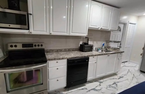 Harrison Condo | Safe Comfortable NYC & Jersey City tourist friendly Home you want to stay in!
