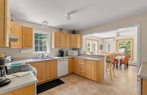 Rockport House | Sage Hill: Quiet woodsy escape by Long Beach in Rockport