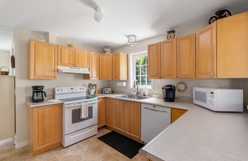 Rockport House | Sage Hill: Quiet woodsy escape by Long Beach in Rockport