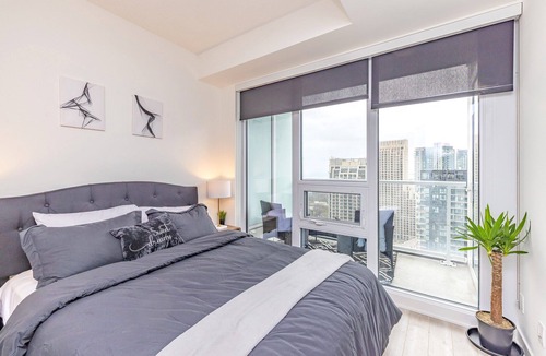Bathurst Quay Condo | Saint Suites - Luxury High Rise Lake View/Gym/Wifi