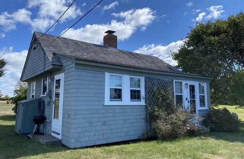 Little Compton House | Sakonnet Point Water View Cottage With 8 Minute Walk To Idyllic Private Beach.