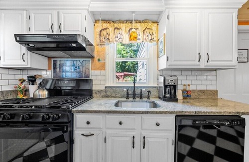 Hyannis House | Sal's Place