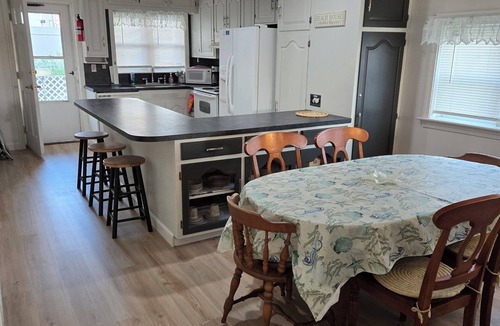 Salisbury Beach Apartment | Salisbury Beach, 1st Floor, Near Center, 2 min walk to sand, 2 parking spots