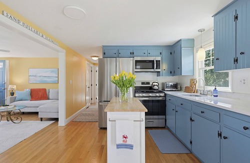 East Falmouth Cottage | Salt Air Cottage Minutes to Menauhant Beach - Dog Friendly
