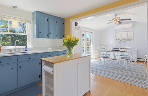 East Falmouth Cottage | Salt Air Cottage Minutes to Menauhant Beach - Dog Friendly