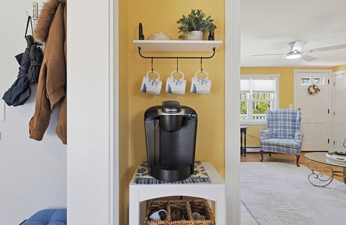 East Falmouth Cottage | Salt Air Cottage Minutes to Menauhant Beach - Dog Friendly