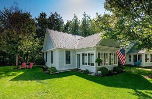 Summer Village Cottage | >>SALT & SHINE + SUMMER VILLAGE | AMENITIES GALORE<< **GONE COASTAL**