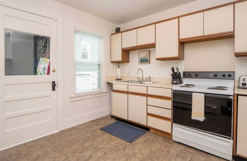 Newport East House | Saltwater Beach Cottage