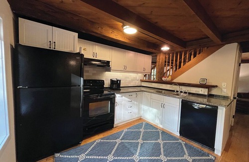 Kennebunkport House | Salty Timbers at Goosefair/Three bedroom getaway in Kennebunkport Maine