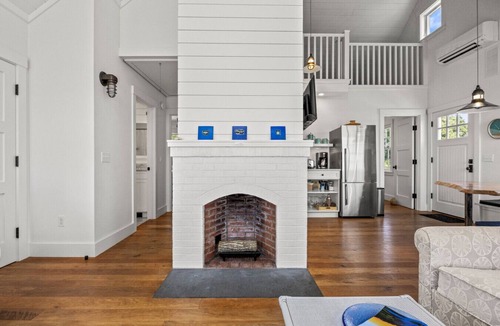Wellfleet House | Sandy beach cottage on Wellfleet Bay