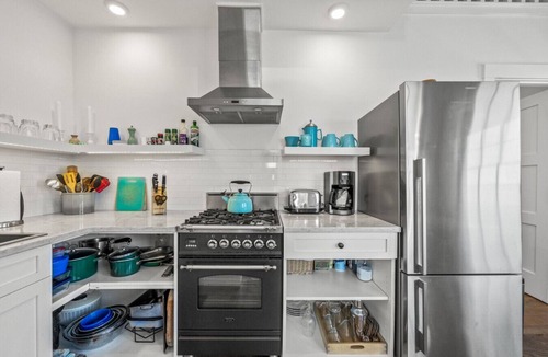 Wellfleet House | Sandy beach cottage on Wellfleet Bay