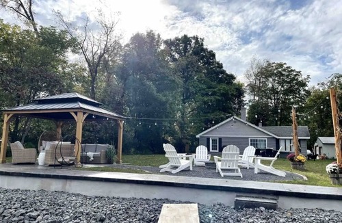 Sandy Creek Cottage | Sandy Pond Waterfront W/Hot Tub, on Golf Course!