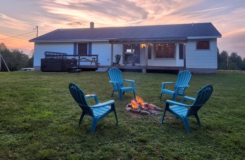 Jefferson House | Santas Village, Hiking, Golfing, Sleeps 8, Hot tub, Game Room, Tesla Charger LV2