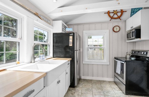 West Chatham Cottage | Sarah-N-Dipity: Cozy Cottage Near Ridgevale Beach