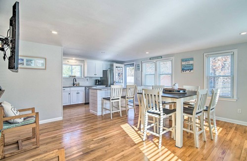 Teaticket House | Sat to Sat 3-bedroom house in fantastic Falmouth walking to Beaches
