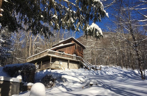 Lanesville House | Sauna, Hot-tub, fire-pit, pet friendly. Private Pool. Mountain views!