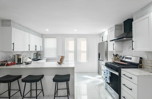 Dorchester Apartment | Savin Hill Gem - 4BR-2BA - Walk to T + Parking