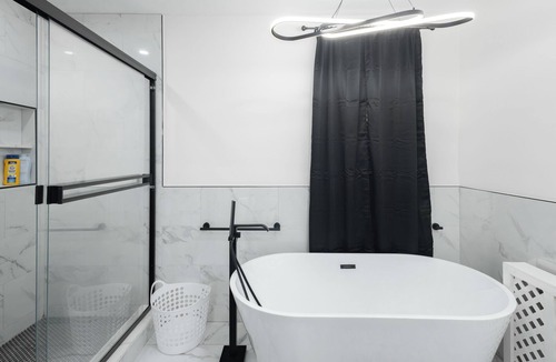 Dorchester Apartment | Savin Hill Gem - 4BR-2BA - Walk to T + Parking