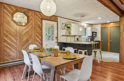 Bushkill Ski Chalet | Saw Creek Chalet Pools Lake Firepit Deck Gas Grill By Bushkill Falls
