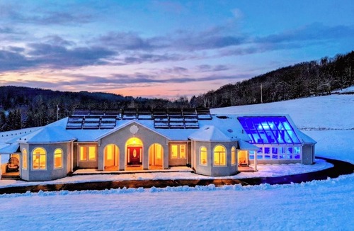 Montrose House | Scenic MtnViews~ Heated Indoor Pool~Movie Theater-Arcade Games~Lake-3Hrs-NYC