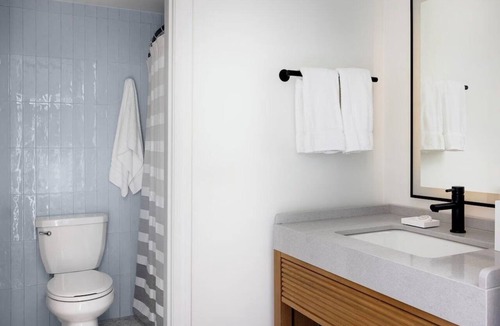 South Yarmouth Hotel | Scenic River View Room, Outdoor Pool w/Scenic View, Near Bass River Lighthouse