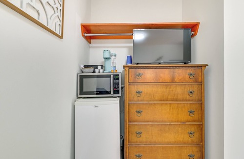 Schroon Lake Apartment | Schroon Lake Room < 1 Mi to Marina & Beach!