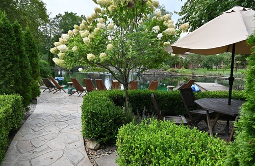 Caroline Cabin | Scottland Yard Farm's - Upscale Rustic Garden House