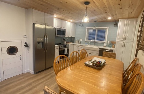 Ocean Park House | Sea Breezy Vacation House, Unit 2 - 5 min WALK to beach!