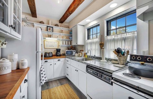 Surry House | Sea Captains Cottage!