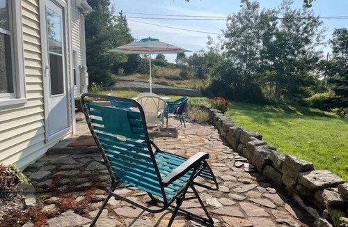 Stonington House | *Sea Snug* - Well Decorated, In-town Cape