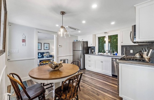 Kennebunk Cottage | Seabreeze Cottage Coastal Getaway, steps to the beach & close to golf course