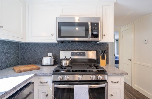 Kennebunk Cottage | Seabreeze Cottage, steps to Kennebunk's Beaches