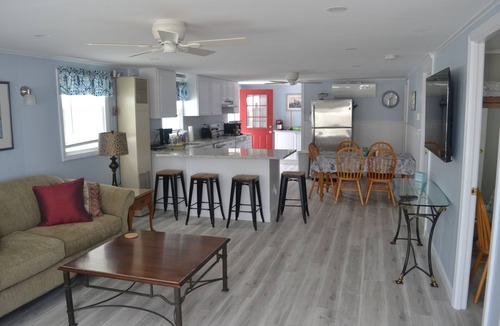 Seabrook House | Seabrook 136 Franklin St Front Unit Steps to Beach-Memorial Day-2 -Duplexes