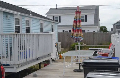 Seabrook House | Seabrook Beach 136b-Franklin St. 3 mins to Ocean, AC/WiFi BBQ Grills-2 Duplexes