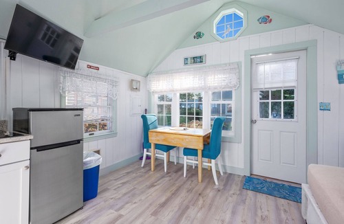 South Yarmouth Cottage | SeaGill Rest & Nest - A Peaceful Ocean Hideaway