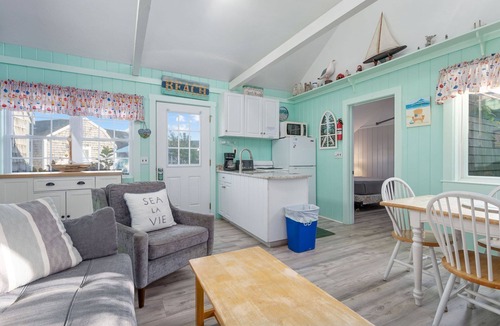 South Yarmouth Cottage | SeaGills Nest – Beach Days & Ocean Rays