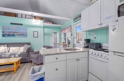 South Yarmouth Cottage | SeaGills Nest – Beach Days & Ocean Rays