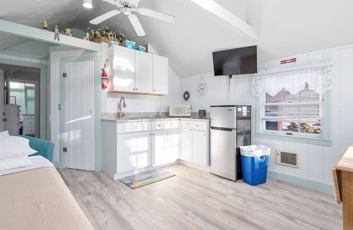 South Yarmouth Cottage | SeaGills Rest - Beach Days & Ocean Rays