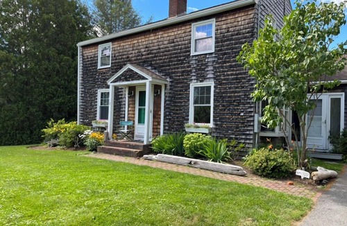 Camden House | "Seaglass Cottage" New listing! Wonderful 3-bedroom house by the Sea
