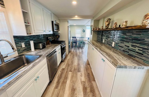 Plymouth House | SeaGlass Walk to Beach, Firepit, Ext Shower, Pets