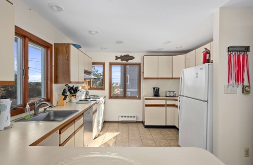 Harvey Cedars House | Seascape. Beautiful ranch one house off the beach.