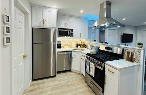 Cove - East Side - Shippan House | Seashell Bungalow - 3 Bed - Bath - Beach House