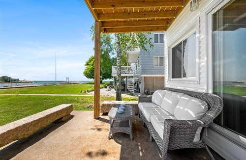 Branford House | Seaside Serenity: 4BR Waterfront Gem in Branford – 5-Star Rated!