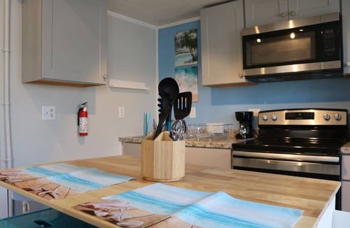 Hampton Apartment | Seaside Social - Steps to Wally's, Goat, L Street