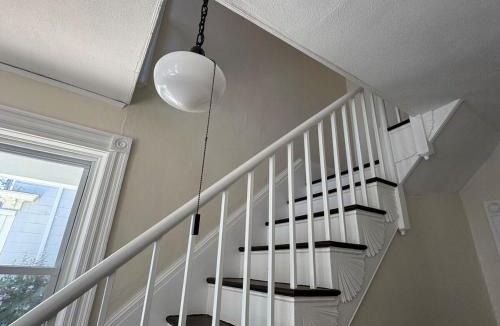 Warren Apartment | Seaside Stay in Historic Warren